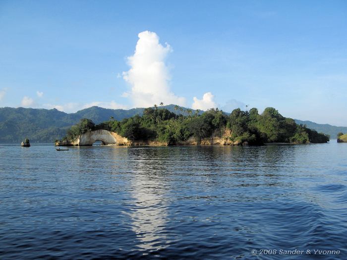 Straat van Lembeh, Het bovenwaterlandschap.