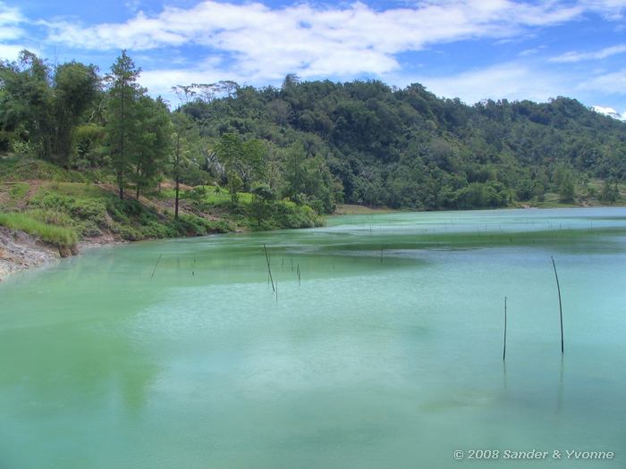 Linow meer, Een vulkanisch meer met vele kleuren